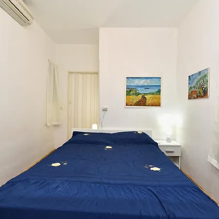Apartment Fuer 2 Personen Ca 21 Qm In Pula, Istrien Istrische Riviera *